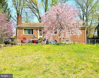 3809 Larchmont Dr, Annandale, VA 22003