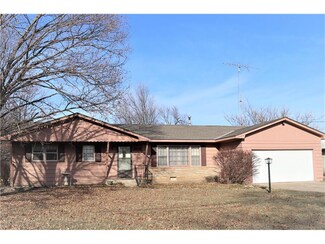 805 E 4th Ave, Garnett, KS 66032