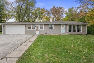 26892 N Iride Dr, Mundelein, IL 60060