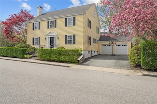 60 Ayrault St, Newport, RI 02840