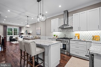854 S Front St, Philadelphia, PA 19147