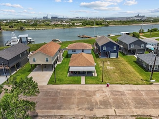 614 W 1st St, Freeport, TX 77541