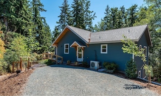713 NE Circle Dr, Coupeville, WA 98239