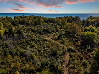 13600 N Lake Shore Dr, Mequon, WI 53092