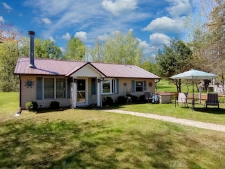 519 E Sun Oil Rd, Gladwin, MI 48624