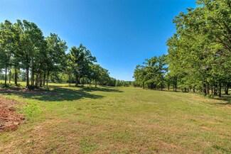 9527 Creek View Rd, Guthrie, OK 73044