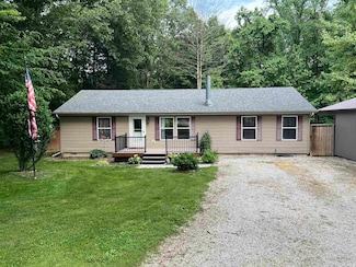2940 N Stanford Woods Dr, Solsberry, IN 47459