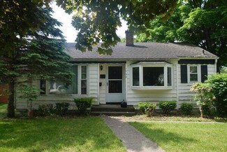 1720 Glendale Blvd, Kalamazoo, MI 49004