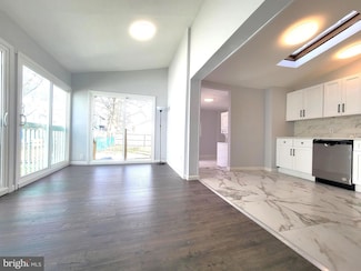 605 W 3rd St, Florence, NJ 08518