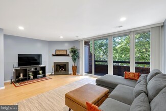 1609 S Hayes St Unit 2, Arlington, VA 22202
