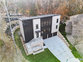 6111 Persimmon Ct, Parkville, MO 64152