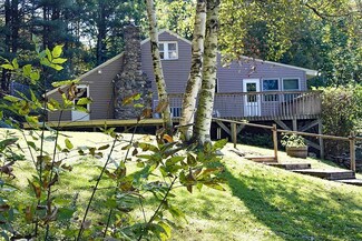 297 East St, Middletown Springs, VT 05757