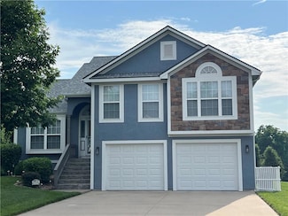 938 S 17th St, Leavenworth, KS 66048