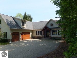 4189 E Shore Dr, Grawn, MI 49637