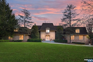 425 Saddle Back Trail, Franklin Lakes, NJ 07417