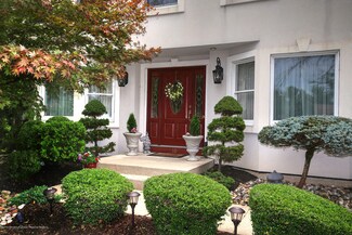 10 Dutchess Ln, Dayton, NJ 08810