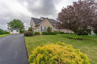 2155 Rolling Meadow Dr, Macungie, PA 18062