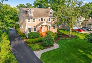 253 N Kenilworth Ave, Glen Ellyn, IL 60137