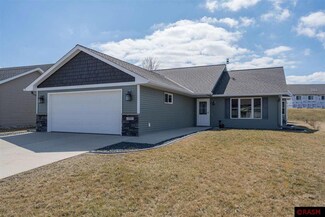 209 209 Cypress Dr, Mankato, MN 56001