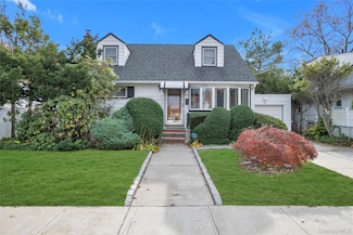 34 Heath Place, Hempstead, NY 11550