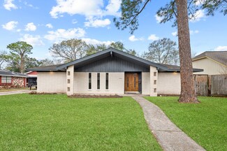 1615 Capstan Rd, Houston, TX 77062