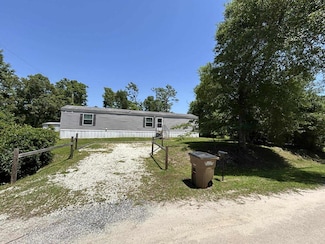 271 Waterview Ave, Wewahitchka, FL 32465