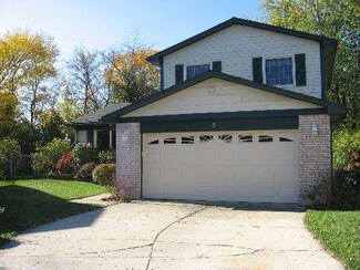 5 Oriole Ct, Woodridge, IL 60517