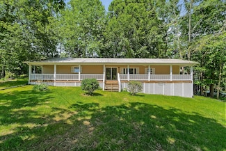 1007 Eastridge Dr, Byrdstown, TN 38549
