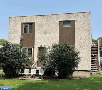 408 10th St, International Falls, MN 56649