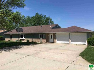 734 Walnut St, Cherokee, IA 51012
