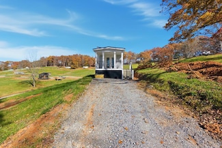 527 Saunders Rd, Franklin, NC 28734