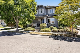 1922 Buckingham Ln, Petaluma, CA 94954