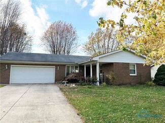 221 Vickie Ln, Fostoria, OH 44830