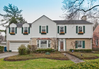 650 Park Dr, Kenilworth, IL 60043