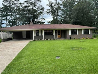 303 Melwood Dr, Amory, MS 38821
