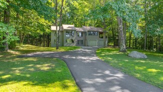 17 Skyline Dr, Oakland, ME 04963