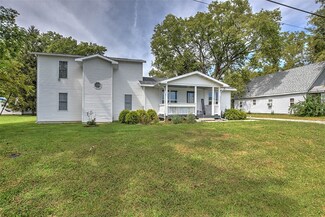175 S Twin Lakes Rd, Decatur, IL 62522