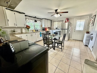 21 Langlois Ave Unit 2, Southbridge, MA 01550
