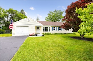 28 Little Brook Dr, Pittsford, NY 14534
