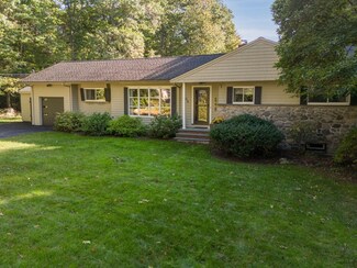 66 Old Meeting House Ln, Norwell, MA 02061