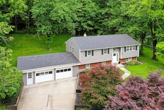 20 Honeymoon Ln, Poughkeepsie, NY 12603