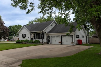 402 7th St SE, Stewartville, MN 55976