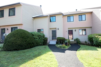 108 Greenwoods Ln Unit 108, East Windsor, CT 06088