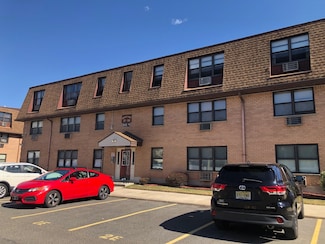 37 N End Dr Unit 37, Secaucus, NJ 07094