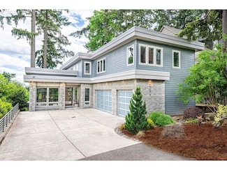 5677 SW Menefee Dr, Portland, OR 97239