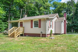 212 N Beverwyck Rd, Lake Hiawatha, NJ 07034