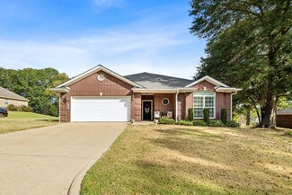 1332 E Mclemore Ct, Nacogdoches, TX 75964