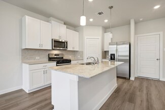 574 Avisa Dr, Kemah, TX 77565