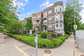 4260 Lindell Blvd Unit B, Saint Louis, MO 63108