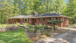 3996 Irishtown Southworth Rd, Farmdale, OH 44417
